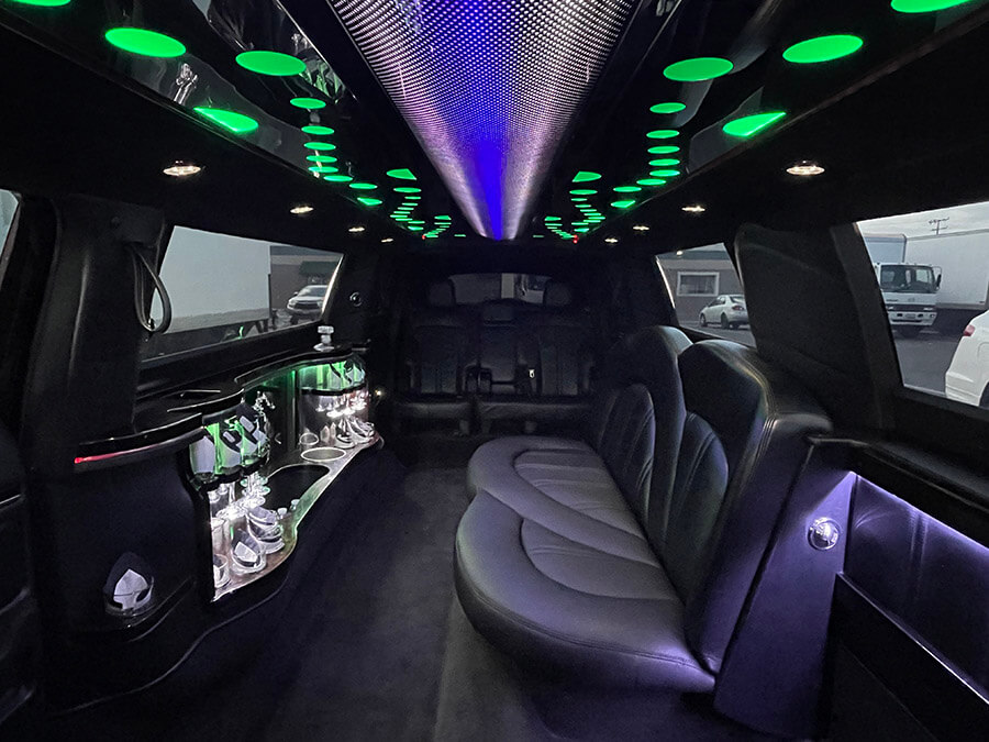 Black-lincoln-mkt-limo-interior
