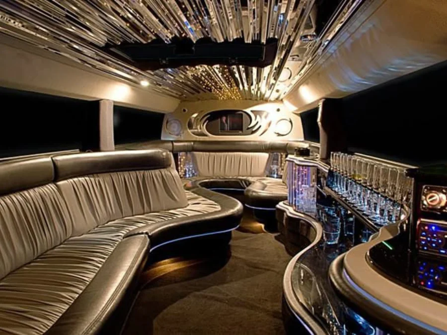 HUMMER LIMO interior (1)