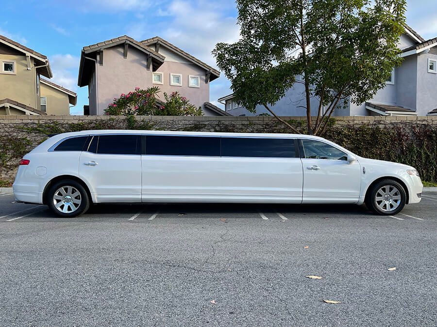 white-lincoln-mkt-limo-exterior-2
